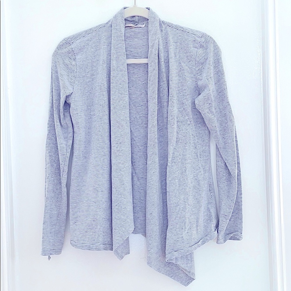Size: M Royal Standard Stretchy Travel Cardigan